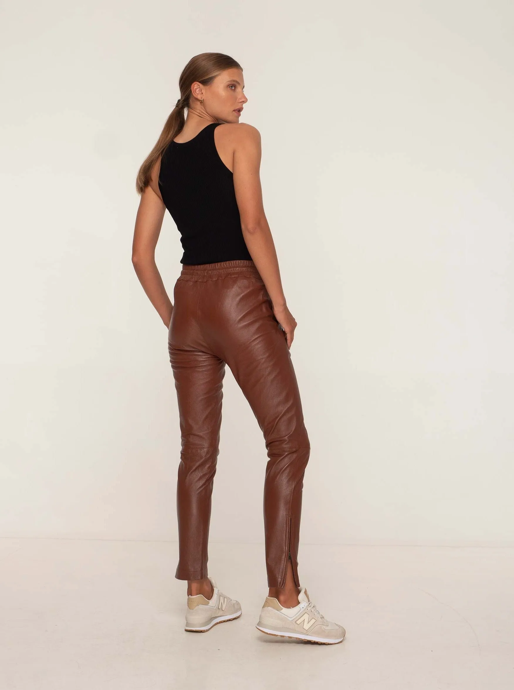 GEMMA LEATHER JOGGER - WHISKEY