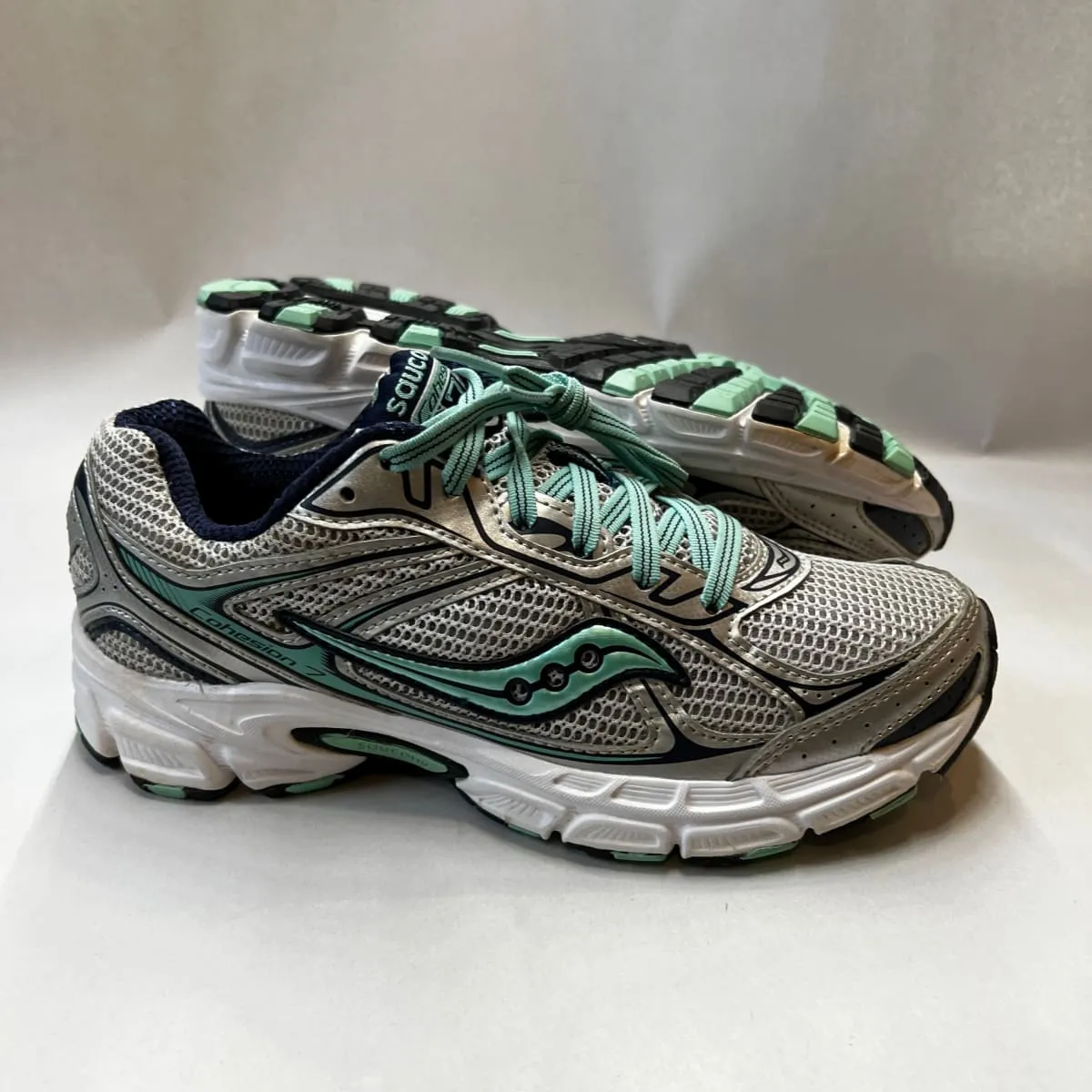 SAUCONY Women's Grid Cohesion 7 -Silver/Navy/Green- Running Shoe Size 7M Preowned